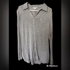 CABI Heather Gray Stretchy button up shirt, size medium.
